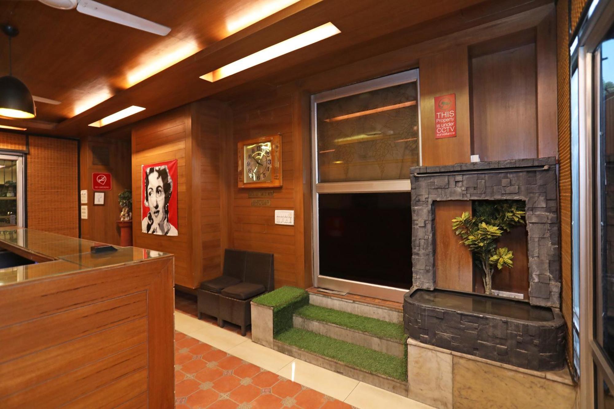Collection O Hamilton Hotel New Delhi Exterior photo