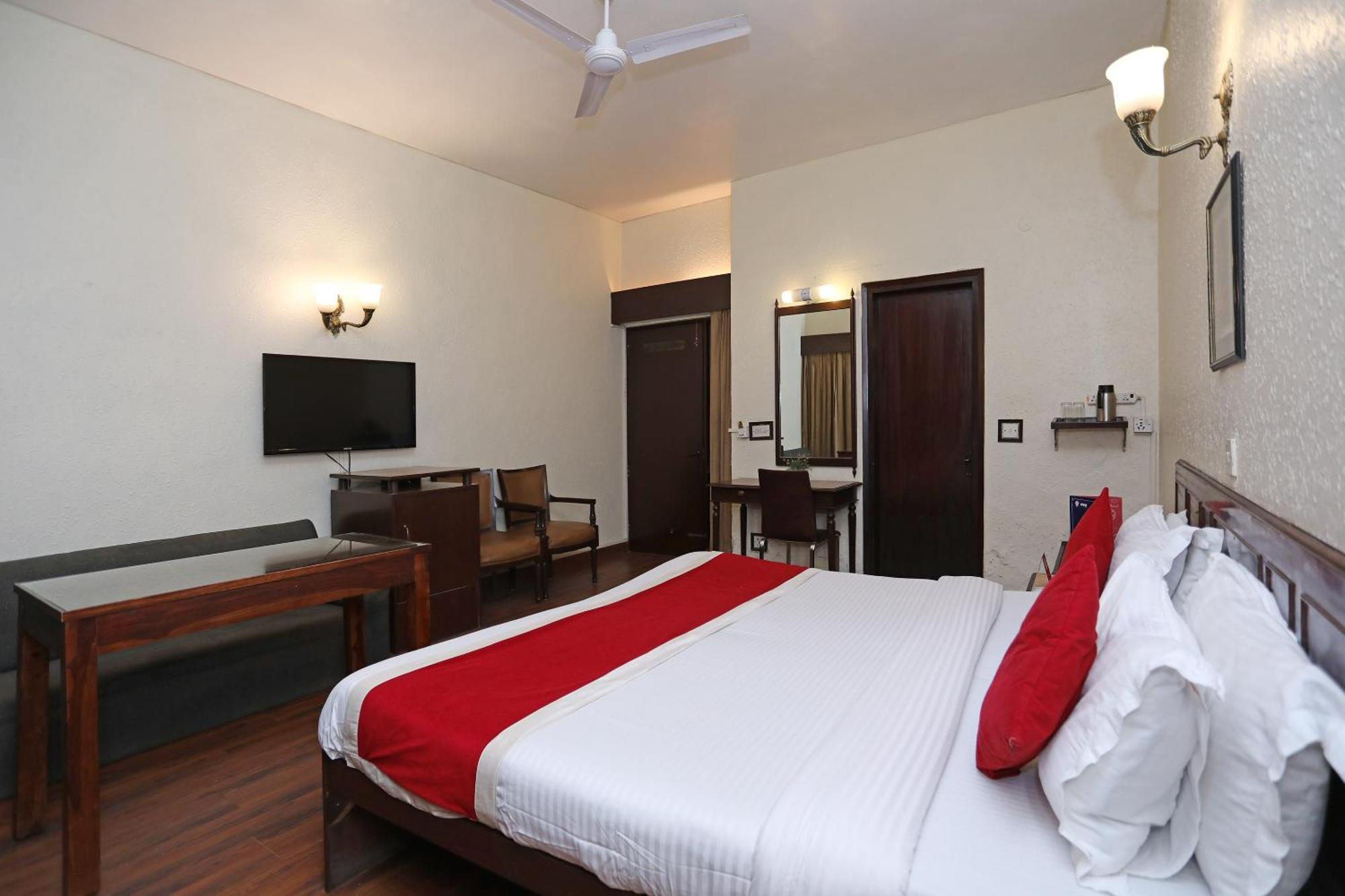 Collection O Hamilton Hotel New Delhi Exterior photo